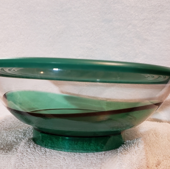 Tupperware Green Sheerly Elegant Acrylic 6-1/3cup Serving Bowl 4817A & Lid - Picture 12 of 12